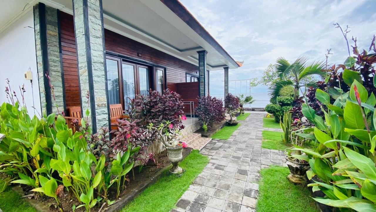 Juan Beach Bungalow Batununggul Exterior photo
