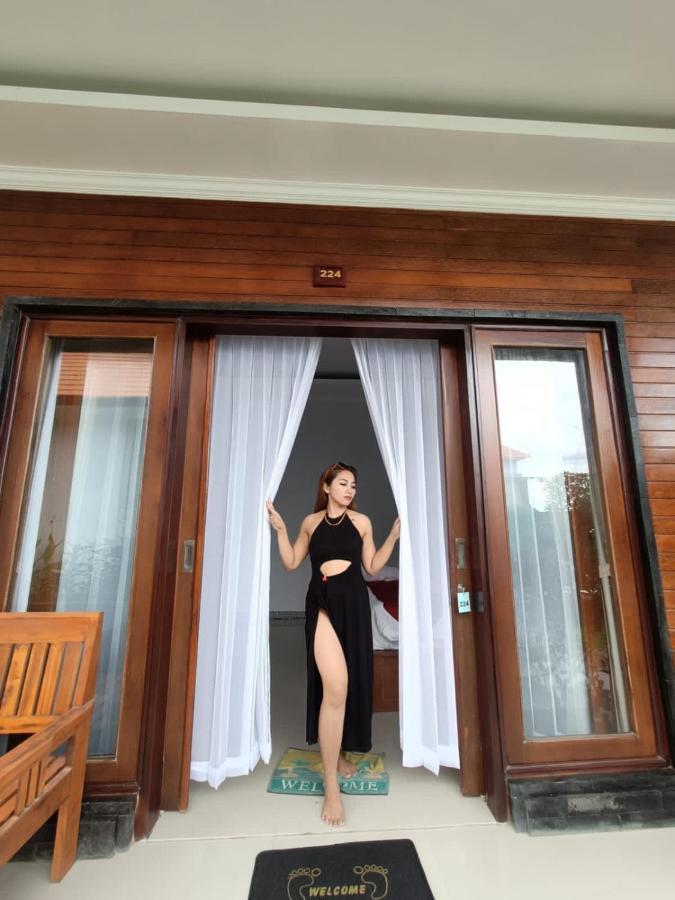 Juan Beach Bungalow Batununggul Exterior photo
