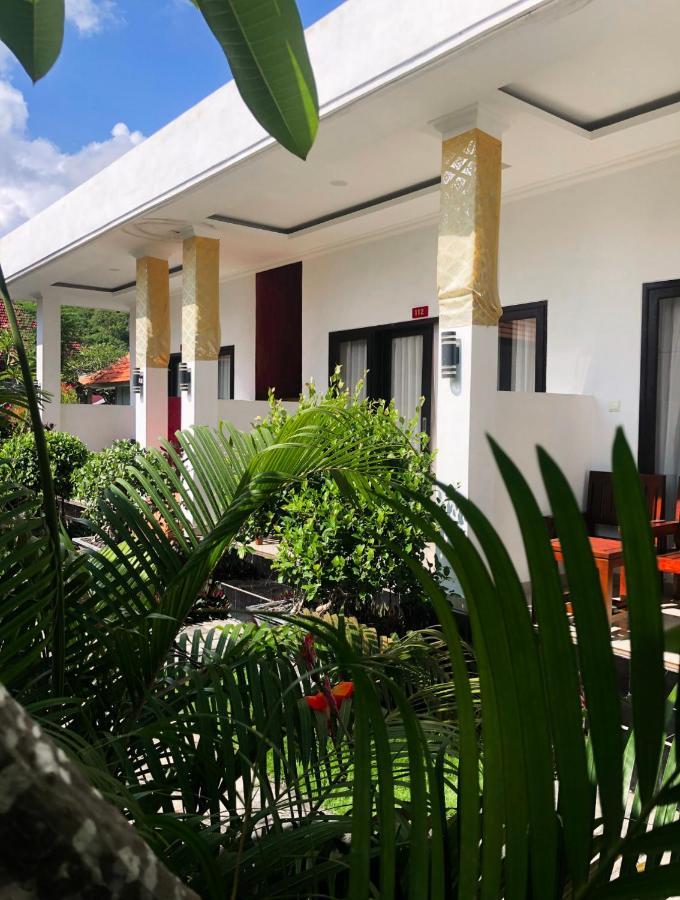 Juan Beach Bungalow Batununggul Exterior photo